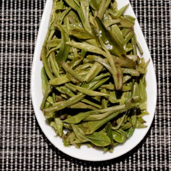 China Xihu Long Jing Shi Feng Dragon Well Green Tea